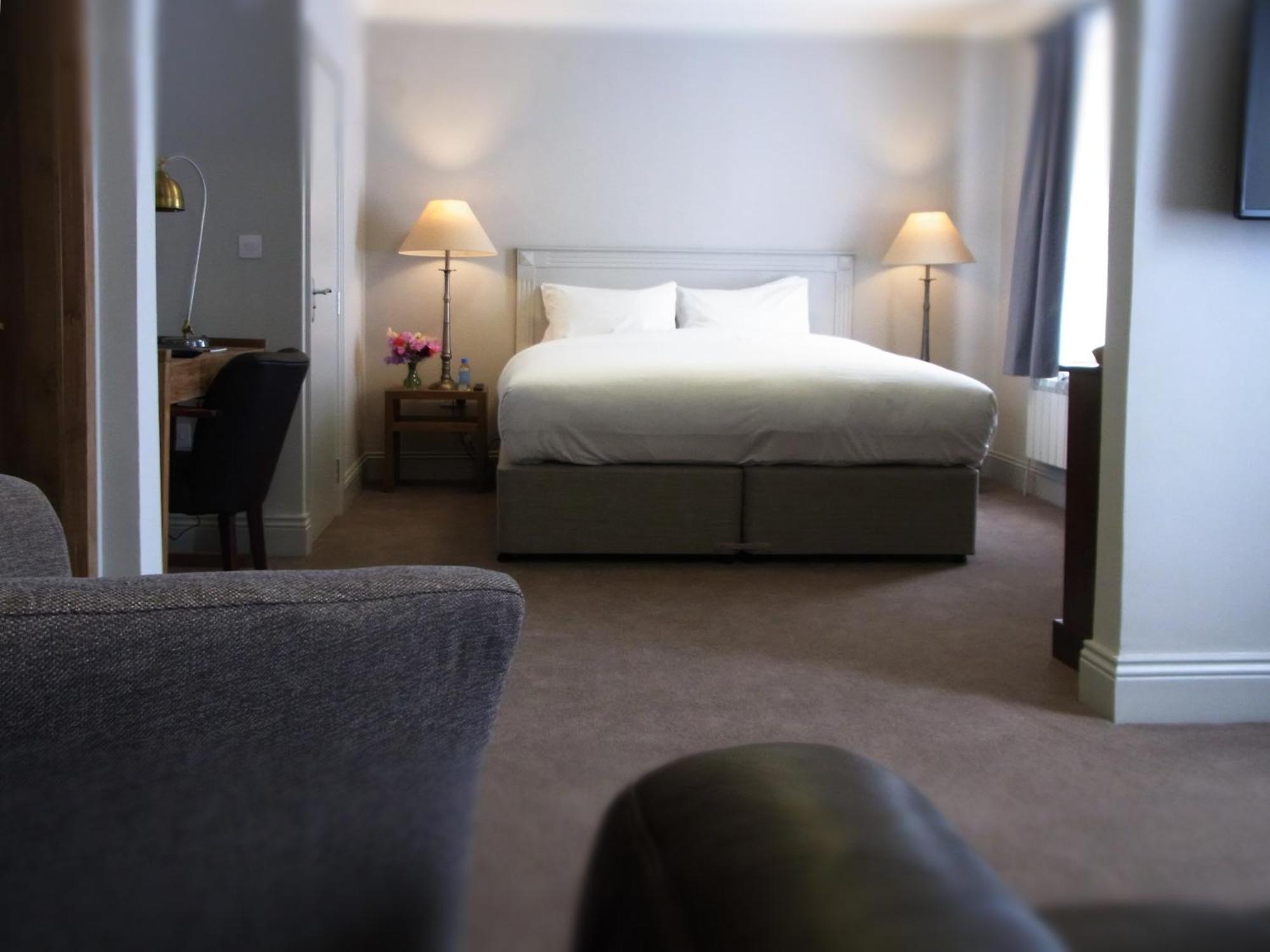 Abergavenny Hotel ภายนอก รูปภาพ